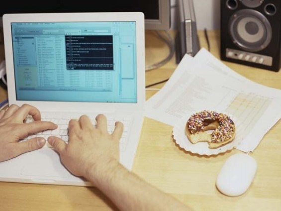 kebiasaan di meja kerja